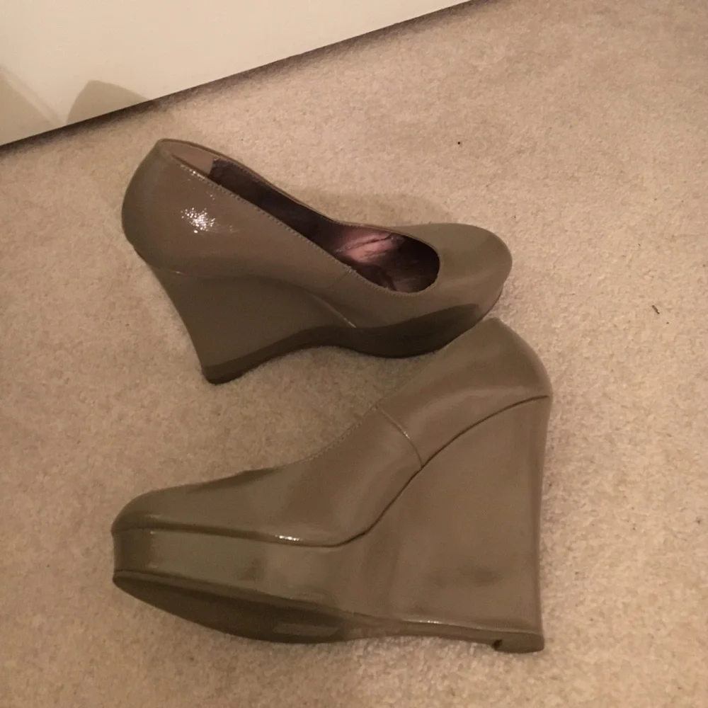 Forever21 patent leather taupe wedge heels